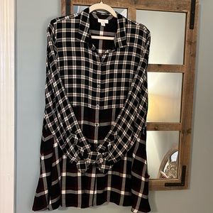 Cute plaid swing tunic. Side hip slip pockets. 100% rayon machine wash.
